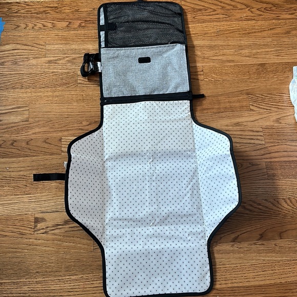 Skip Hop changing pad excellent condition - Picture 2 of 4